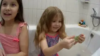 Весёлое купание в ванной!