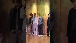 Proof that Junkyu is singing LIVE. Look at the members' reactions after he changed the lyrics. #준규