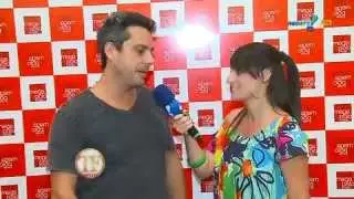 TV Fama: Alexandre Nero diz que é naturalmente depilado