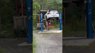 Outdoor auto lift🤔 #automobile #mechanic #autoshop #autorepair #comment #squarebody #carparts