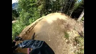 Earth Circus 🟦 Whistler Mountain Bike Park - Creekside