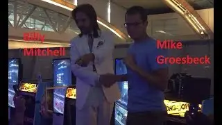 Billy Mitchell congratulating Mike Groesbeck at the Kong Off 4