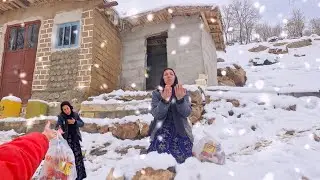 Grandma's hard life in the cold snow of the mountains: House collapse