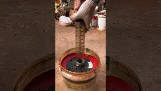 Techniques for tools to extract barrel - packed lubricating oil 🪣💦🛠️