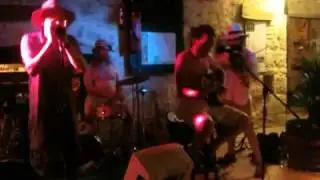 Ro Halfhide with Lonesome Wally - 900 Miles