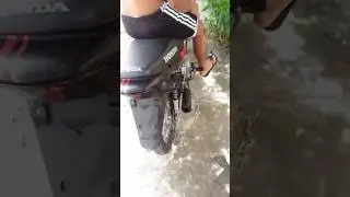 Pop 110 cortando giro com escape torbal #2