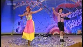Sos & Victoria Petrosyan Amazing Magic illusion Show Ilusi&oacute;n de cambio de ropa