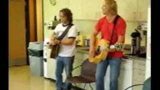 WOW Country 104-3 Kitchen Koncert with Darren Kozelsky