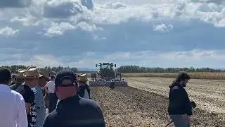 K&ouml;ckerling Vector neh&eacute;z sz&aacute;nt&oacute;f&ouml;ldi kultiv&aacute;tor bemutat&oacute;ja Dalmandon  #agronaplo