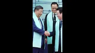 World Leaders Pose for Family Photo at APEC Summit