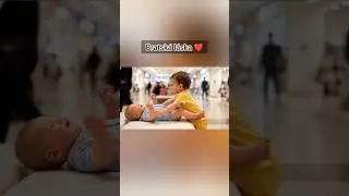 🫶 Mal&yacute; hrdina v rodine:takto braček pom&aacute;ha b&aacute;b&auml;tku #love #baby #lovestatus #babyshorts #cutebaby #ai
