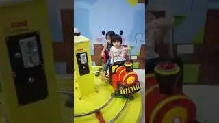 TRAIN RIDE @ FUN NATION      #yuki #zoey #yukizoey #funtime #train
