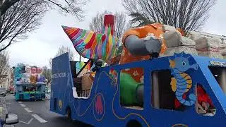 le carnaval de Nantes en route pour la place Foch cathédrale à Nantes