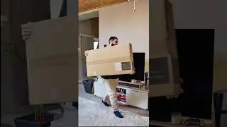Unboxing the best 32&rdquo; OLED 4K monitor by LG