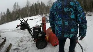 Eka linkous mökillä pienen kolinan kera