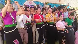Các Nghệ Nhân Nhảy Mừng Nhà Mới, Quàng LẢ 