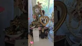Room Tour!!! 🩷🩷 #vintage  #decorations  #goodwillthriftstore #thrifting #treasures #shabbychicstyle