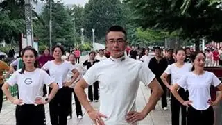 #坚持锻炼给自己一个好身体 #每天坚持运动打卡锻炼好身体 #抖音全民健身计划 #适合所有人的健身动作 #有氧健身操