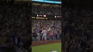 Albert Pujols finds Adri&aacute;n Beltr&eacute; after hitting his 700th home run ❤️️