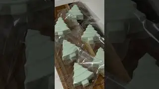 Christmas tree soap bars🌲🫧 #christmas #diysoap #giftideas #holidayseason #asmr #shortvideo