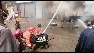 Fire on gas cylinders store Peshawar city  controlled by kpk Rescue 1122.