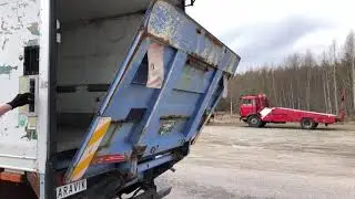 K&ouml;p Sk&aring;plastbil Scania P93ML 4X2L med bodel p&aring; Klaravik