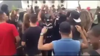 Baile Funk em Morro no Rio de Janeiro so os traficante de fuzil pro alto