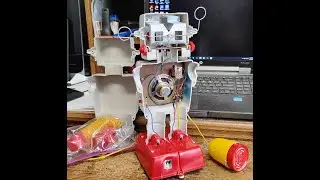 Inside the 1965 MIKE Robot by TOMY, Japan. How it works, with schematic.