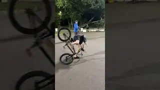 красиво снял ? #bike #bmx #subscribe #bmxlife #hard #hardstyle #bmxstreet #funny