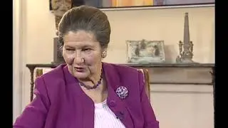 Simone VEIL, Portrait