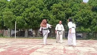 Nureen vs Naomi...belajar teknik Kumite...OSU