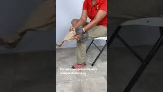 Используйте пластиковый пакет, чтобы надеть компрессионный чулок.