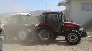 Erkunt ve Case kapışması- Traktör Çekişmesi