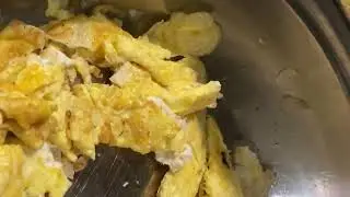 Simple Fried Rice (garlic,onion,egg,ham,rice, butter, soy sauce)