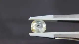 Silky yellow-green Saphhire gemstone. CSGR58