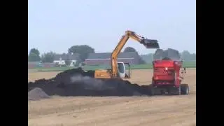 www.trekkertrekker.nl - Compost strooien met de Verveat 5 wieler van M. van Gastel !