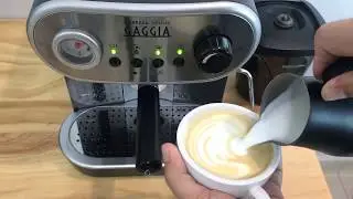 Gaggia Carezza Deluxe - How to Make Caffe Latte 如何制作拉花咖啡