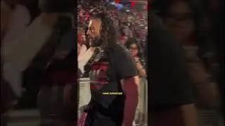 Roman Reigns Break Character and Give Autograph to a Fan During MSG WWE RAW