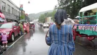 Horn in the West cast members singing in the rain during July 4th parade - 2013