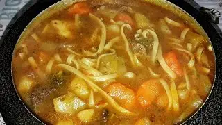 SOPA DE CARNE COM BASTANTE LEGUMES PRA ESSE FRIOZINHO RECEITAS DA KELLY
