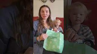 What's in the amazon baby registry (free) bag