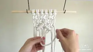 Diagonal Clove Hitch Knot - How to Tie a Macram&eacute; Diagonal Clove Hitch Knot
