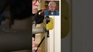 Ремонт скрипящей двери... Метод Пылающего Теда 🔧🤦&zwj;♂️ #шорты