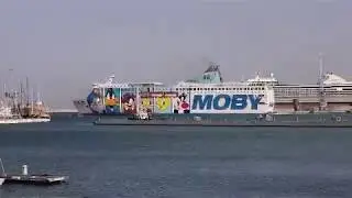Livorno 22_04_2019: partenza del Moby Wonder (Moby Lines)