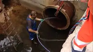 Водолазы в канализации