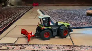 XMass приближается / Siku Cotrol 32 Claas Xerion 5000 / rc-tractor 1/32 / краткая презентация в п...