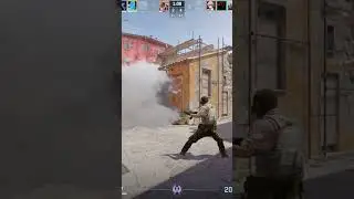 CS2 sneaky peaky like...