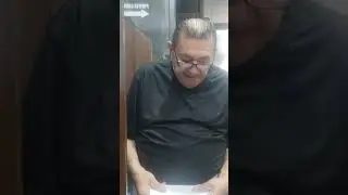 Un anciano enano se violenta porque llenan un botellón de agua, José Luis Álvarez 