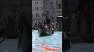 VENETIA : Gondolieri și gondole
