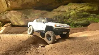 FMS FCX18 Hummer EV - creek crawl